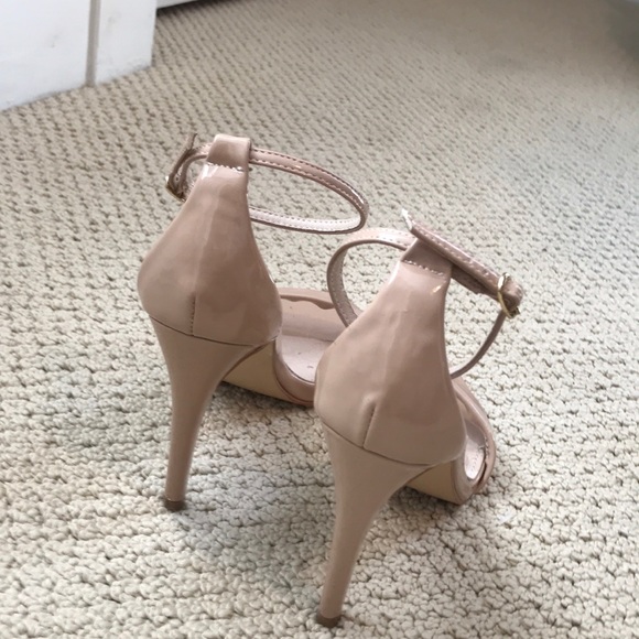 Heels - Picture 3 of 4